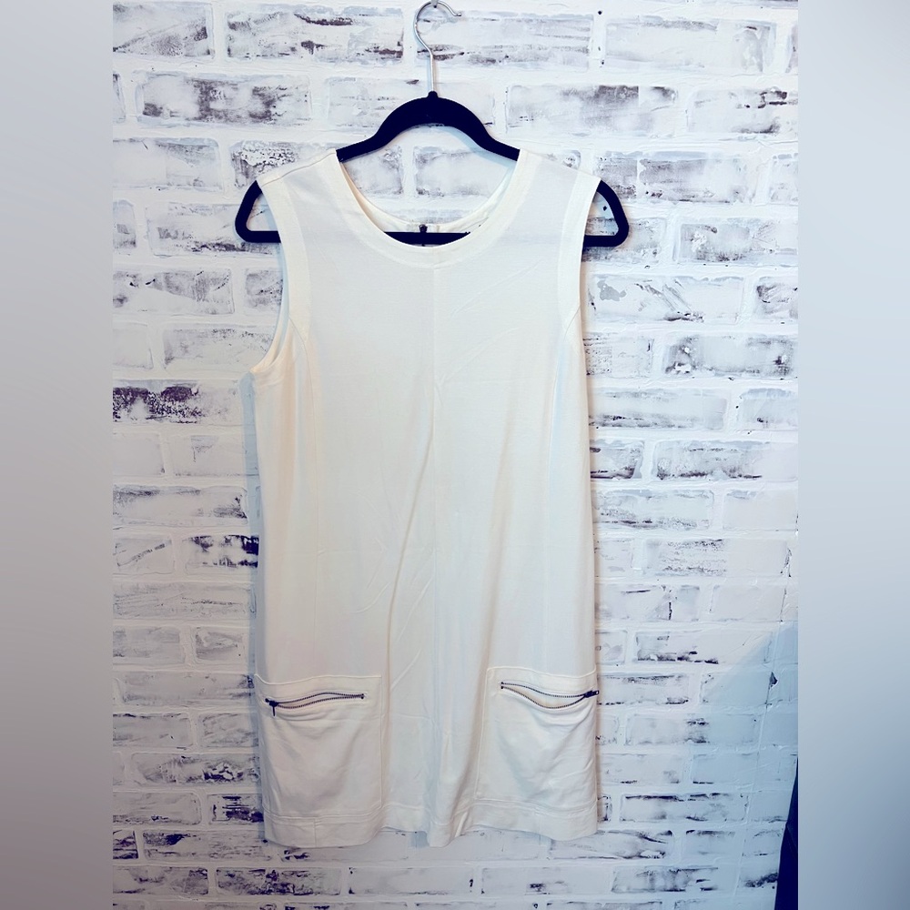 Boutique Brand Simply Noelle Off-white Shift Dress!